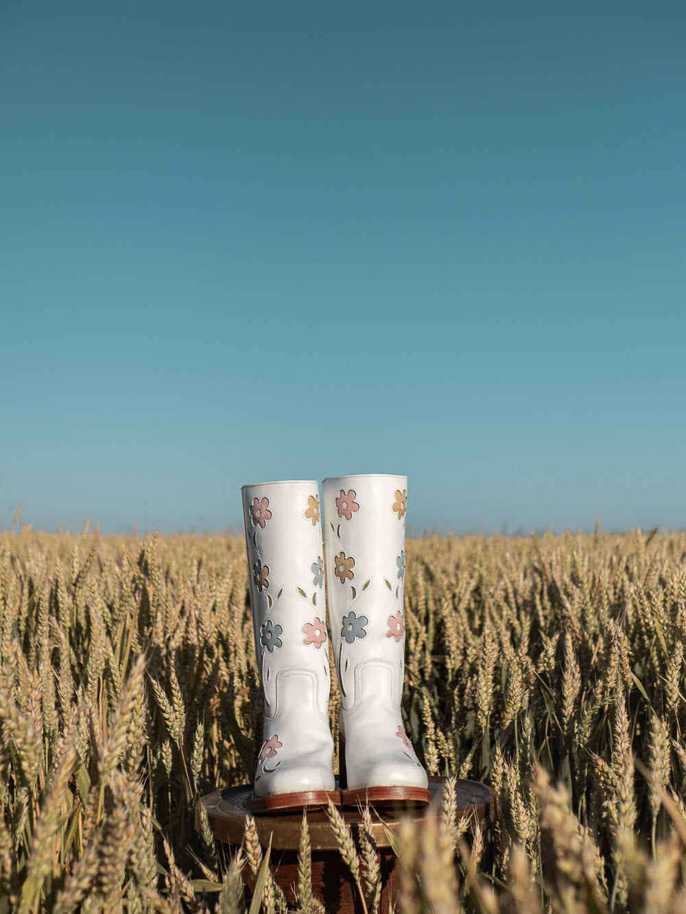 Sendra leather floral boots white