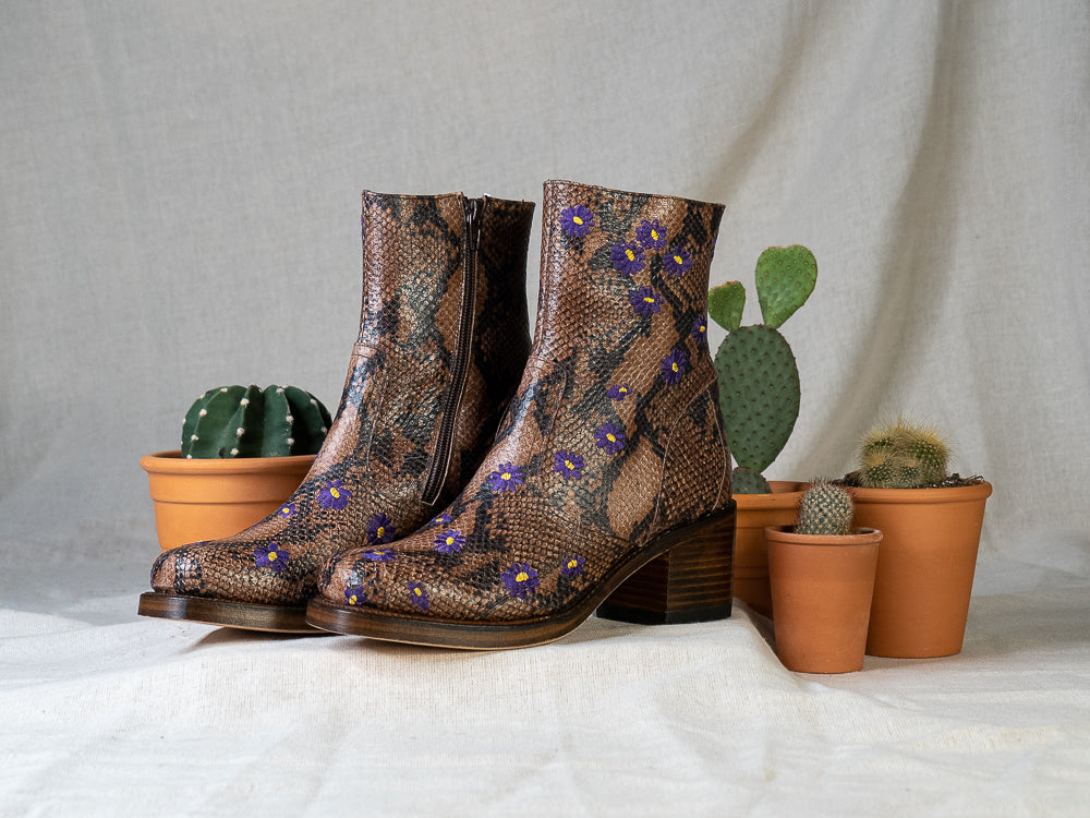 Sendra flower ankle boots snake dandelie