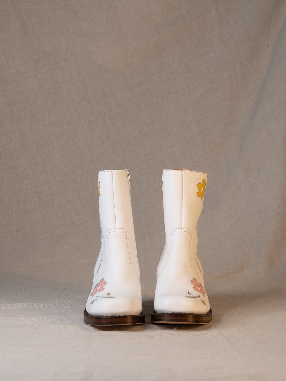 Sendra flower ankle boots white dandelie