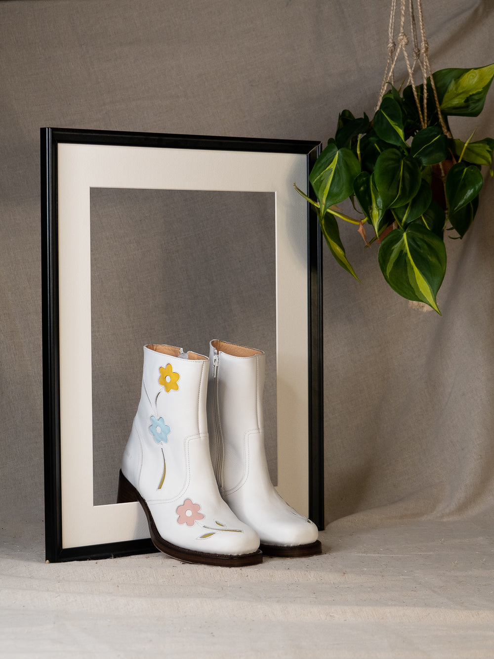 Sendra flower ankle boots white dandelie